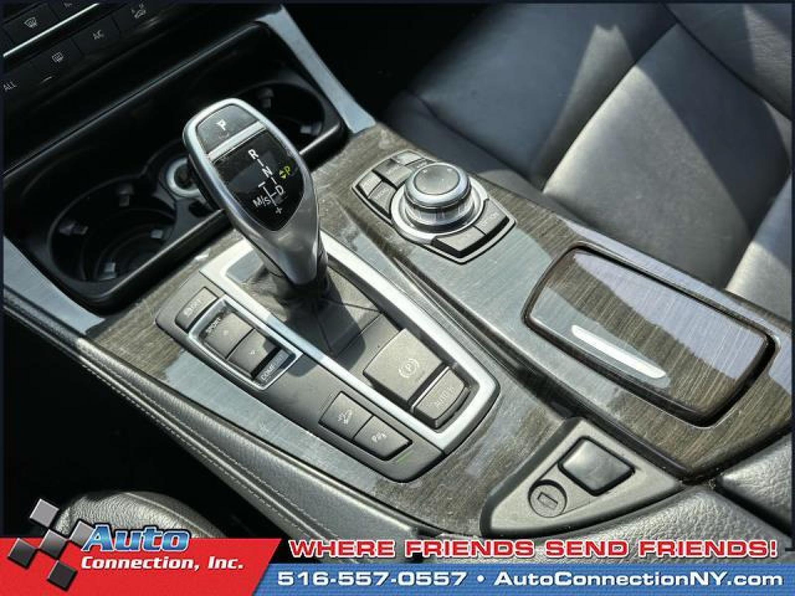 2013 Alpine White /Black BMW 5 Series 4dr Sdn 535i xDrive AWD (WBAFU7C50DD) , Automatic transmission, located at 2860 Sunrise Hwy, Bellmore, NY, 11710, (516) 557-0557, 40.669529, -73.522118 - Photo #28