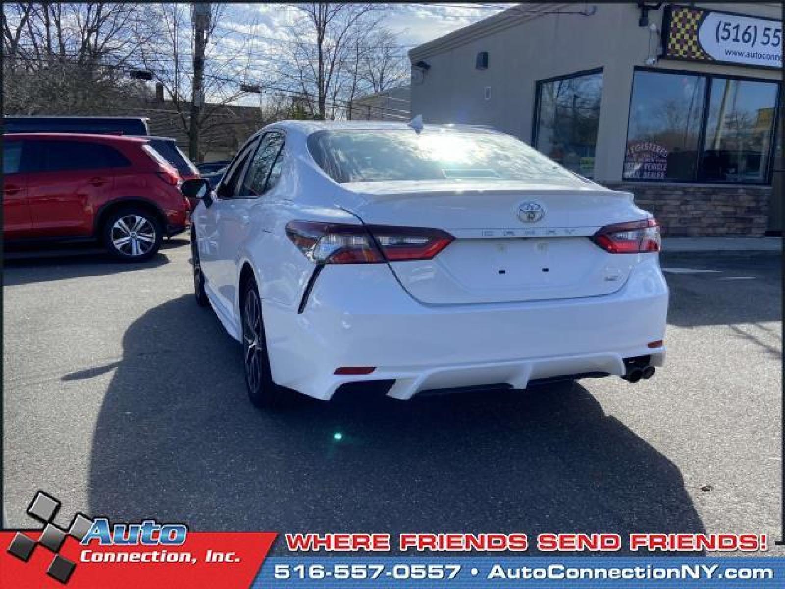2022 White /Ash Toyota Camry SE Auto (Natl) (4T1G11AK8NU) , Automatic transmission, located at 2860 Sunrise Hwy, Bellmore, NY, 11710, (516) 557-0557, 40.669529, -73.522118 - Photo #5