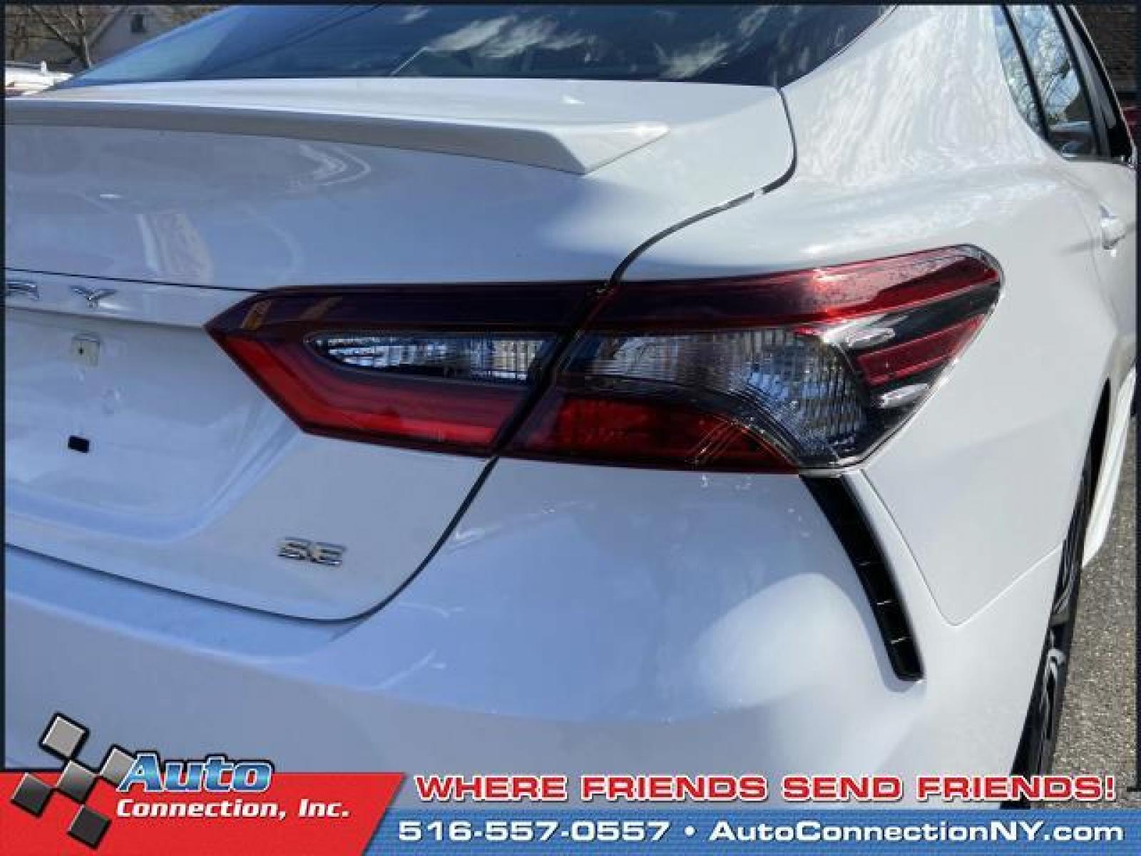 2022 White /Ash Toyota Camry SE Auto (Natl) (4T1G11AK8NU) , Automatic transmission, located at 2860 Sunrise Hwy, Bellmore, NY, 11710, (516) 557-0557, 40.669529, -73.522118 - Photo #7