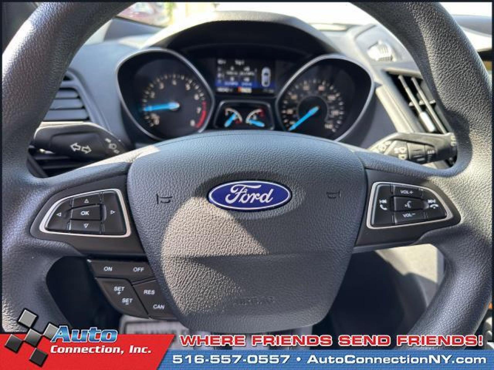 2019 Oxford White /Chromite Gray/Chrcl Black Ford Escape SE FWD (1FMCU0GD0KU) , Automatic transmission, located at 2860 Sunrise Hwy, Bellmore, NY, 11710, (516) 557-0557, 40.669529, -73.522118 - Photo #13